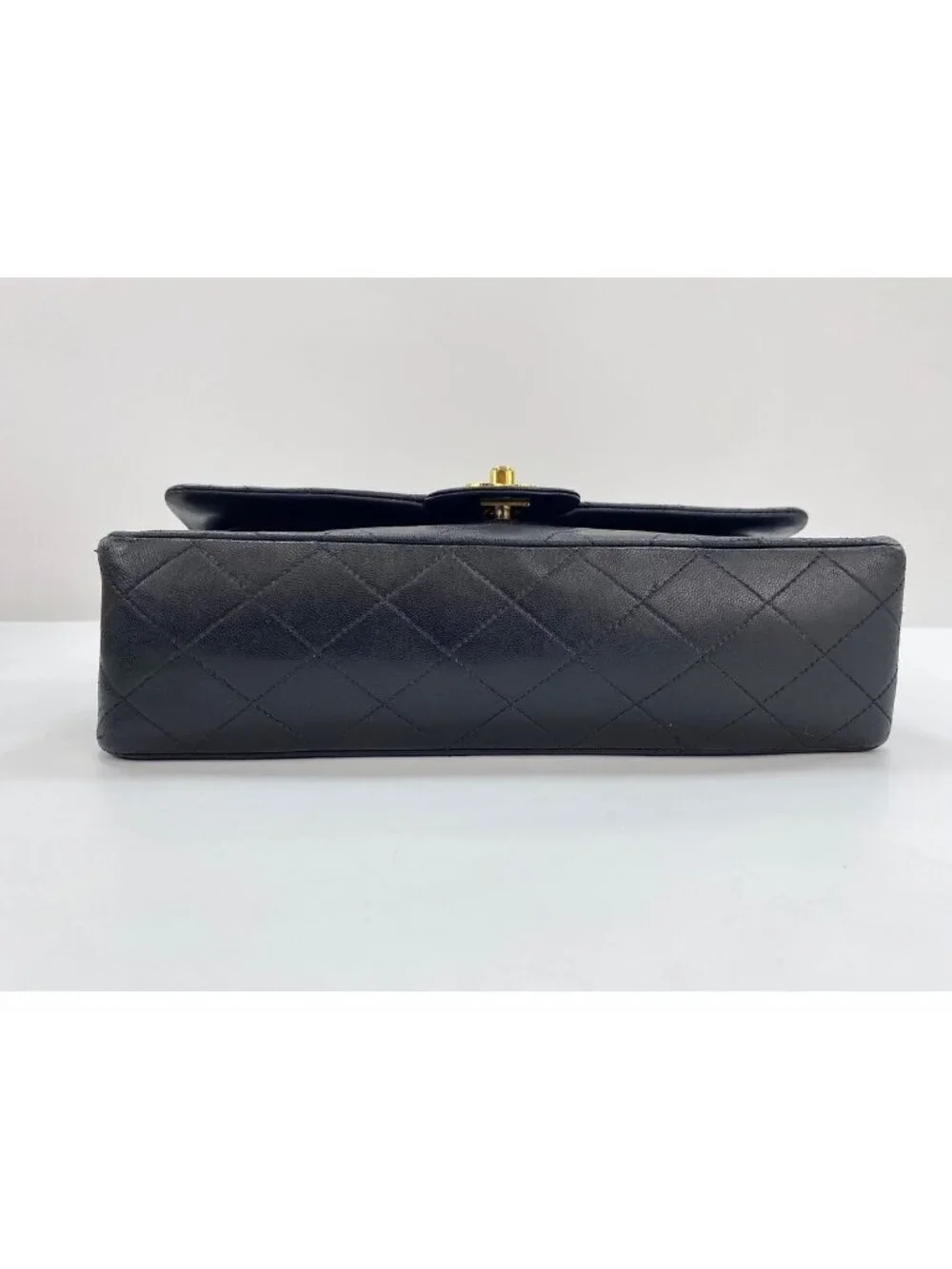Chanel Shoulder Bag Quilted 25